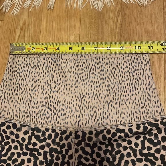 Lululemon Leopard Print Cropped Legging - Picture 6 of 7